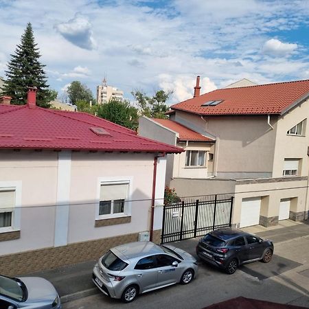 Cozy Apartment Near City Center Бухарест Экстерьер фото
