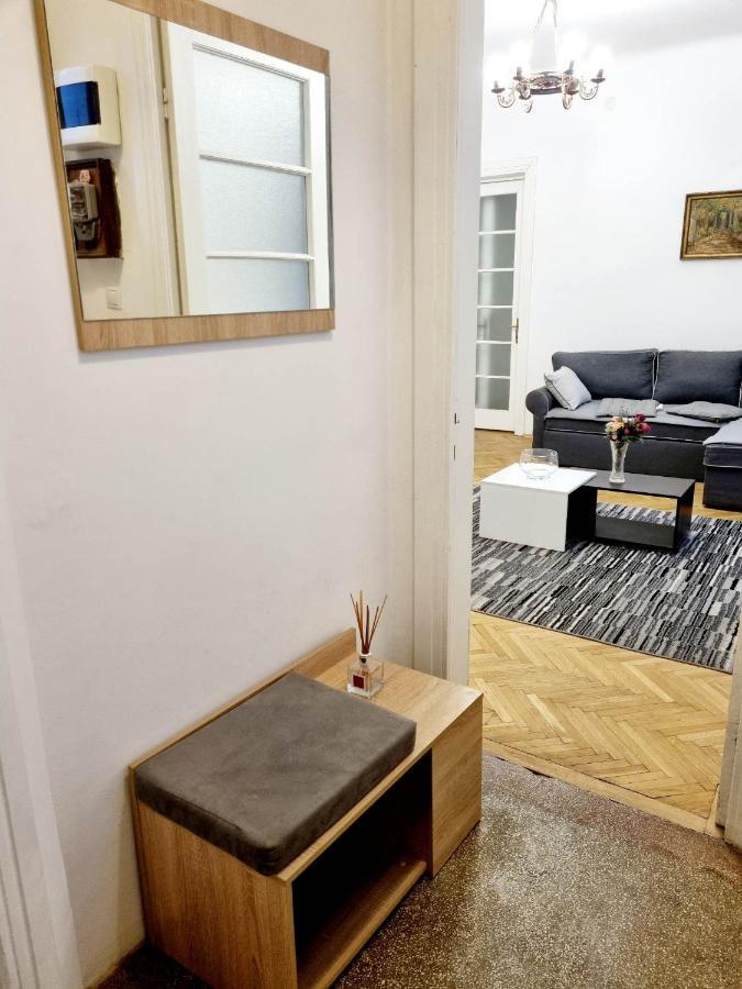 Cozy Apartment Near City Center Бухарест Экстерьер фото