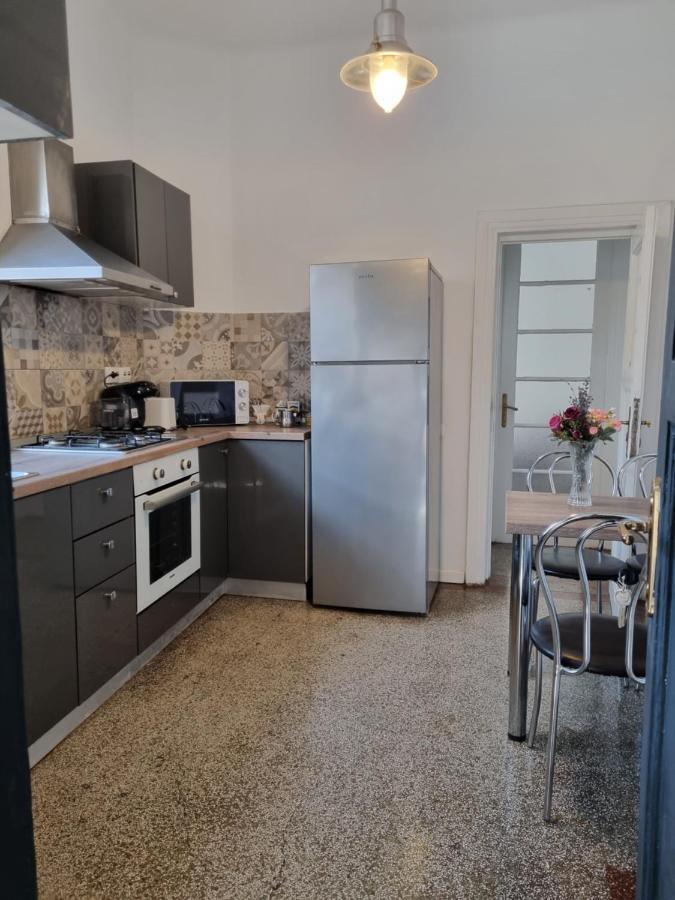 Cozy Apartment Near City Center Бухарест Экстерьер фото