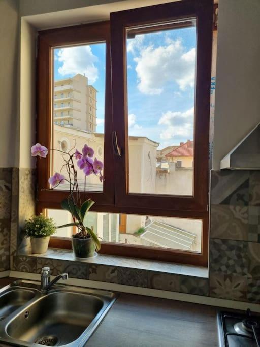 Cozy Apartment Near City Center Бухарест Экстерьер фото