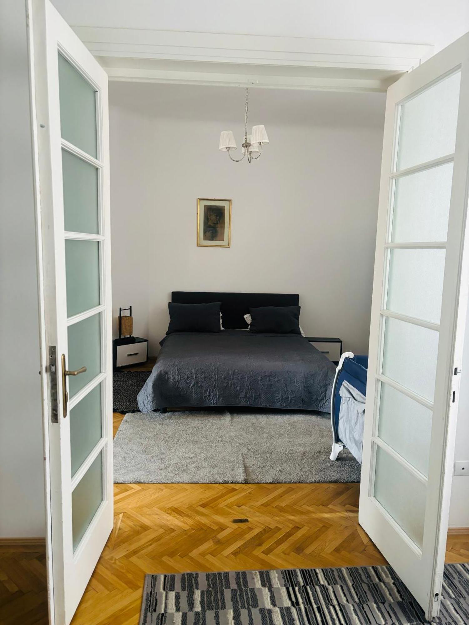 Cozy Apartment Near City Center Бухарест Экстерьер фото