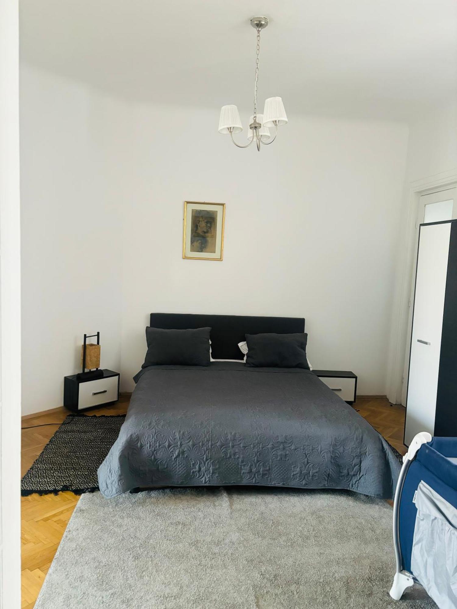 Cozy Apartment Near City Center Бухарест Экстерьер фото