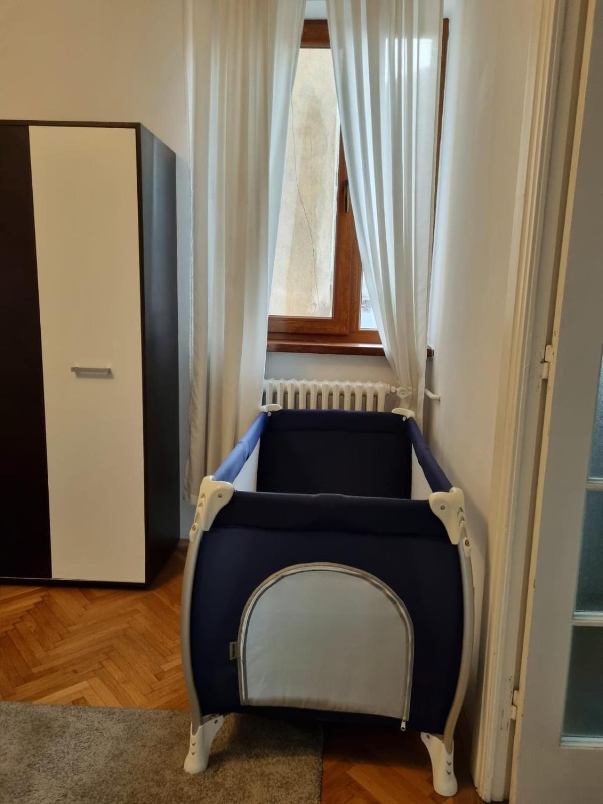 Cozy Apartment Near City Center Бухарест Экстерьер фото