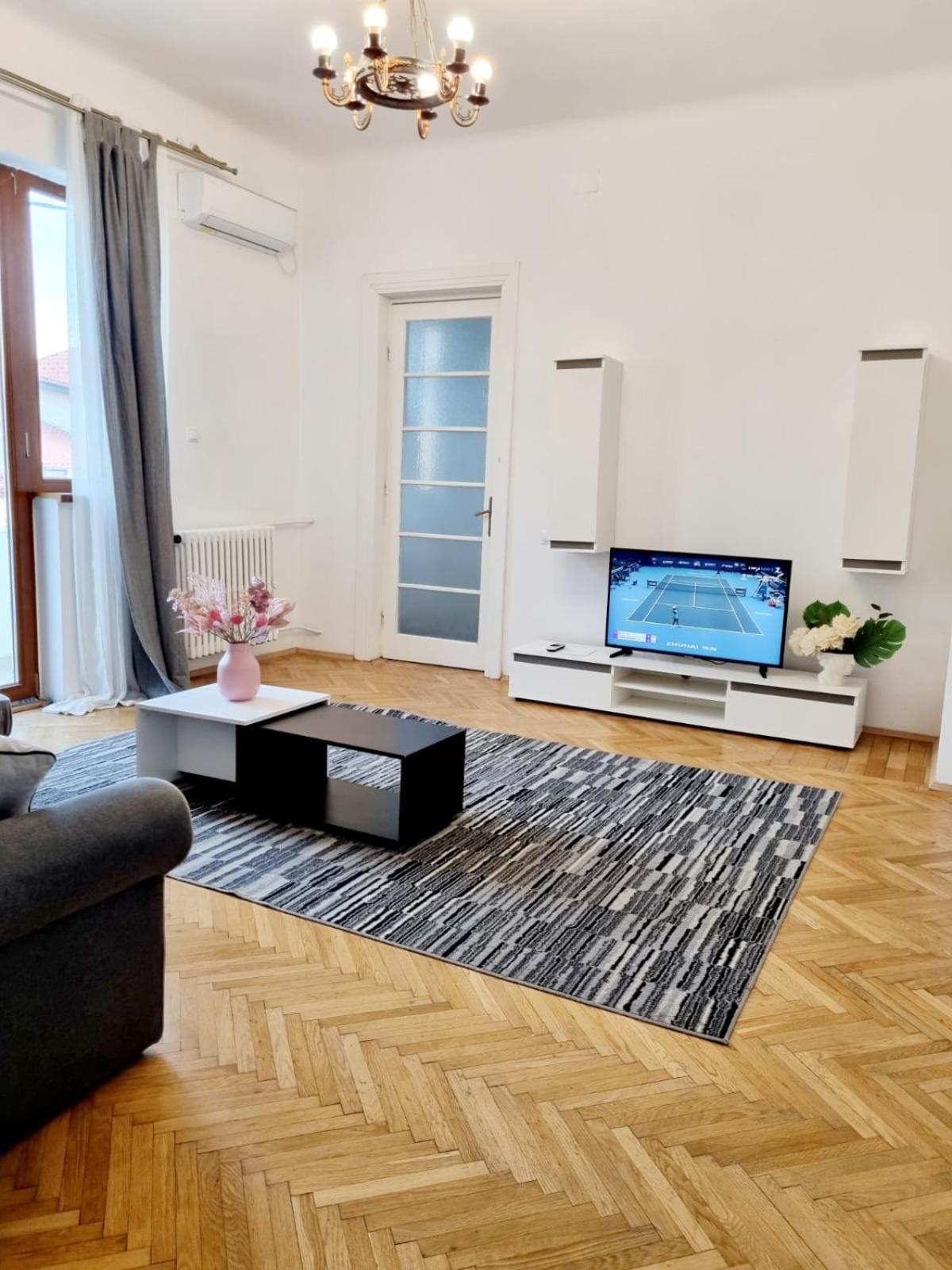 Cozy Apartment Near City Center Бухарест Экстерьер фото