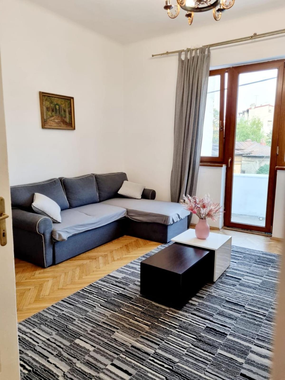 Cozy Apartment Near City Center Бухарест Экстерьер фото
