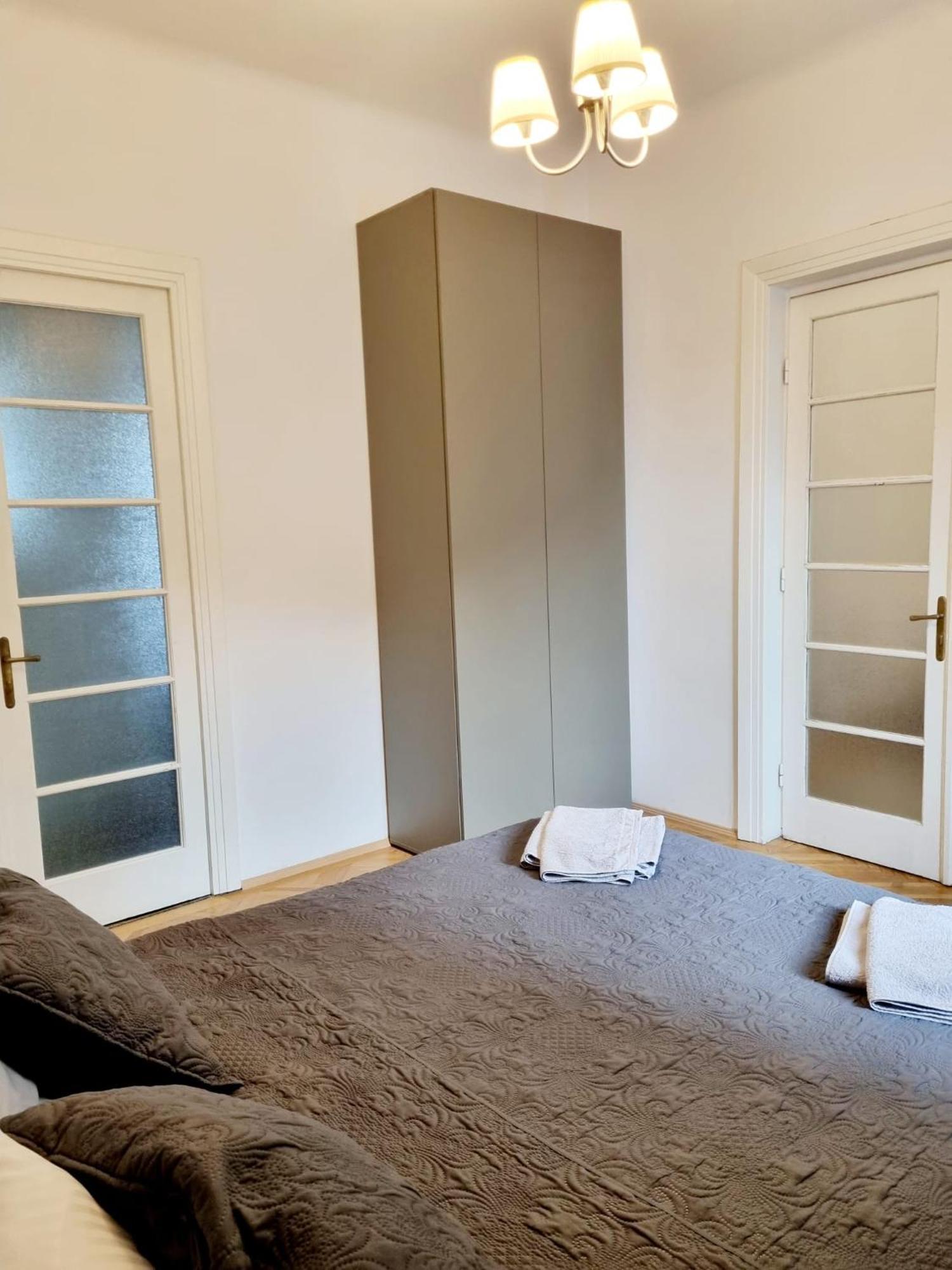 Cozy Apartment Near City Center Бухарест Экстерьер фото
