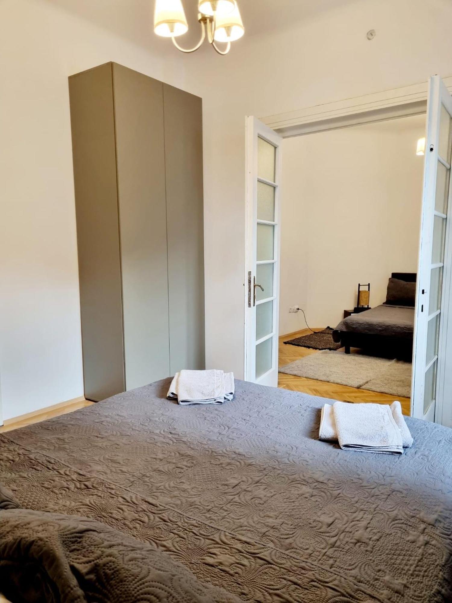 Cozy Apartment Near City Center Бухарест Экстерьер фото