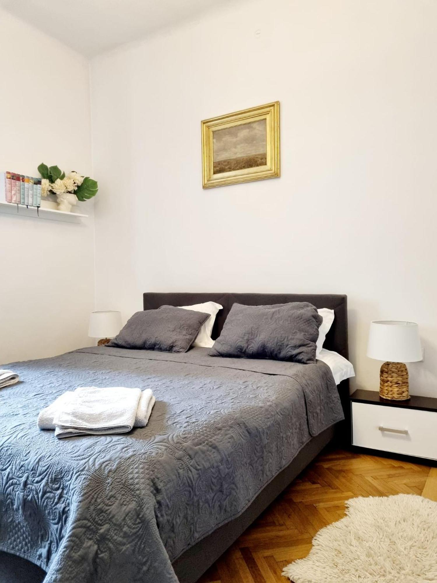 Cozy Apartment Near City Center Бухарест Экстерьер фото