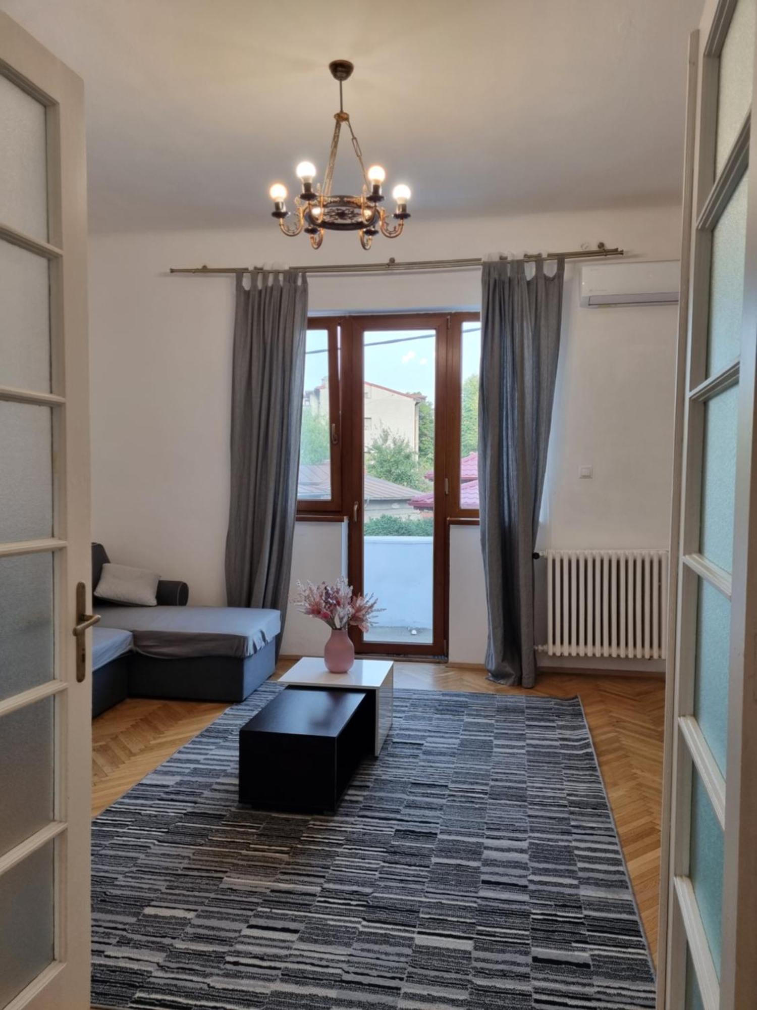 Cozy Apartment Near City Center Бухарест Экстерьер фото
