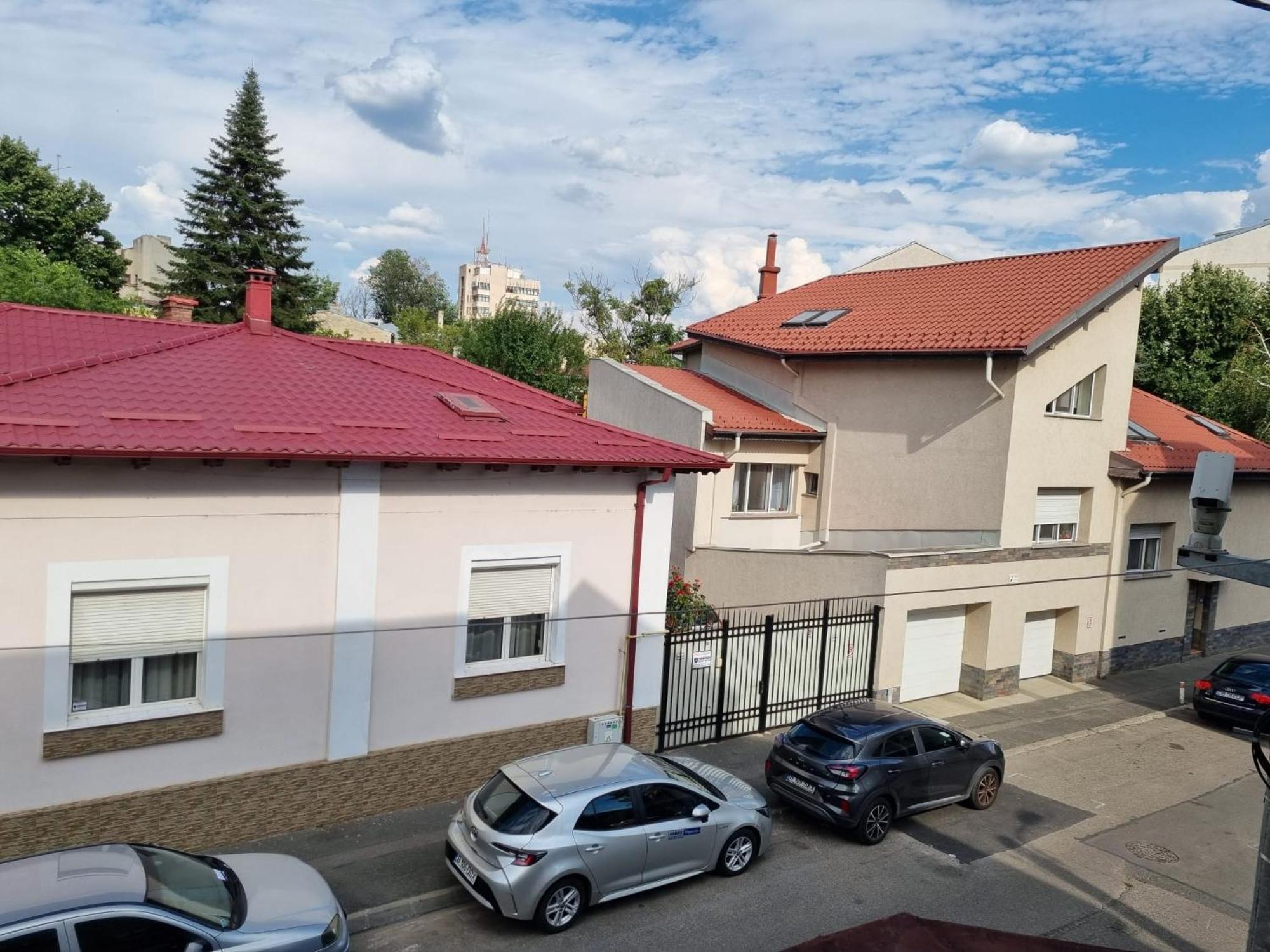 Cozy Apartment Near City Center Бухарест Экстерьер фото