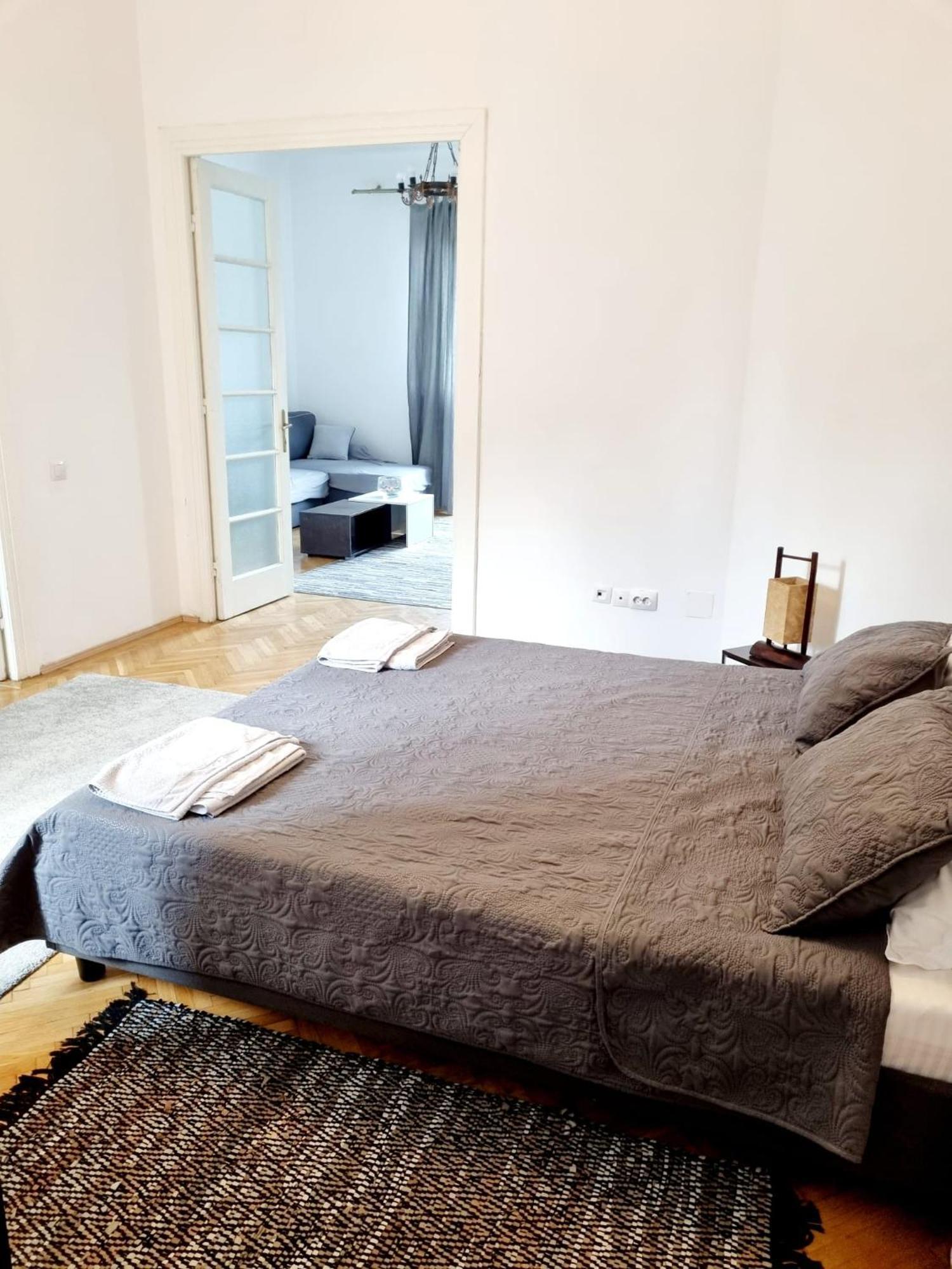 Cozy Apartment Near City Center Бухарест Экстерьер фото