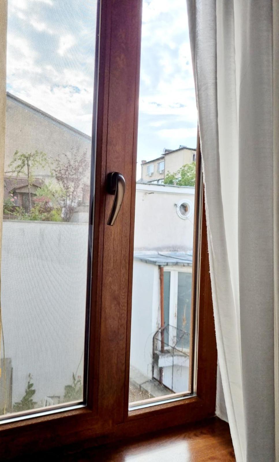 Cozy Apartment Near City Center Бухарест Экстерьер фото
