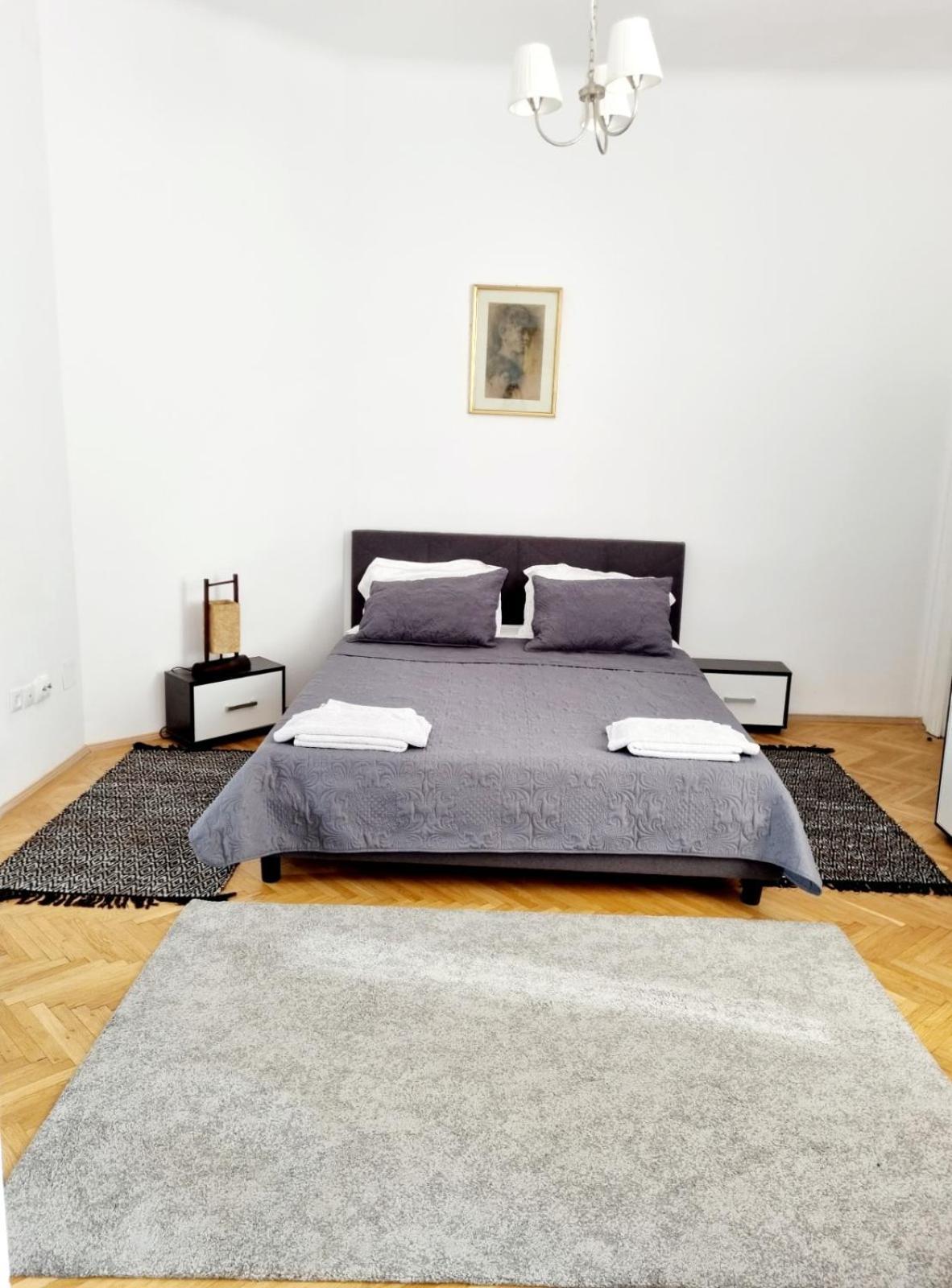 Cozy Apartment Near City Center Бухарест Экстерьер фото