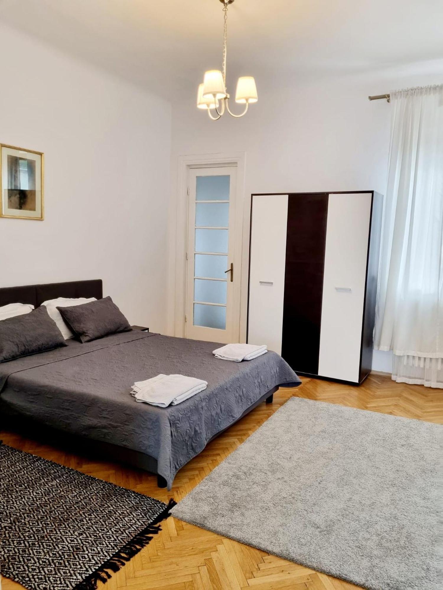 Cozy Apartment Near City Center Бухарест Экстерьер фото